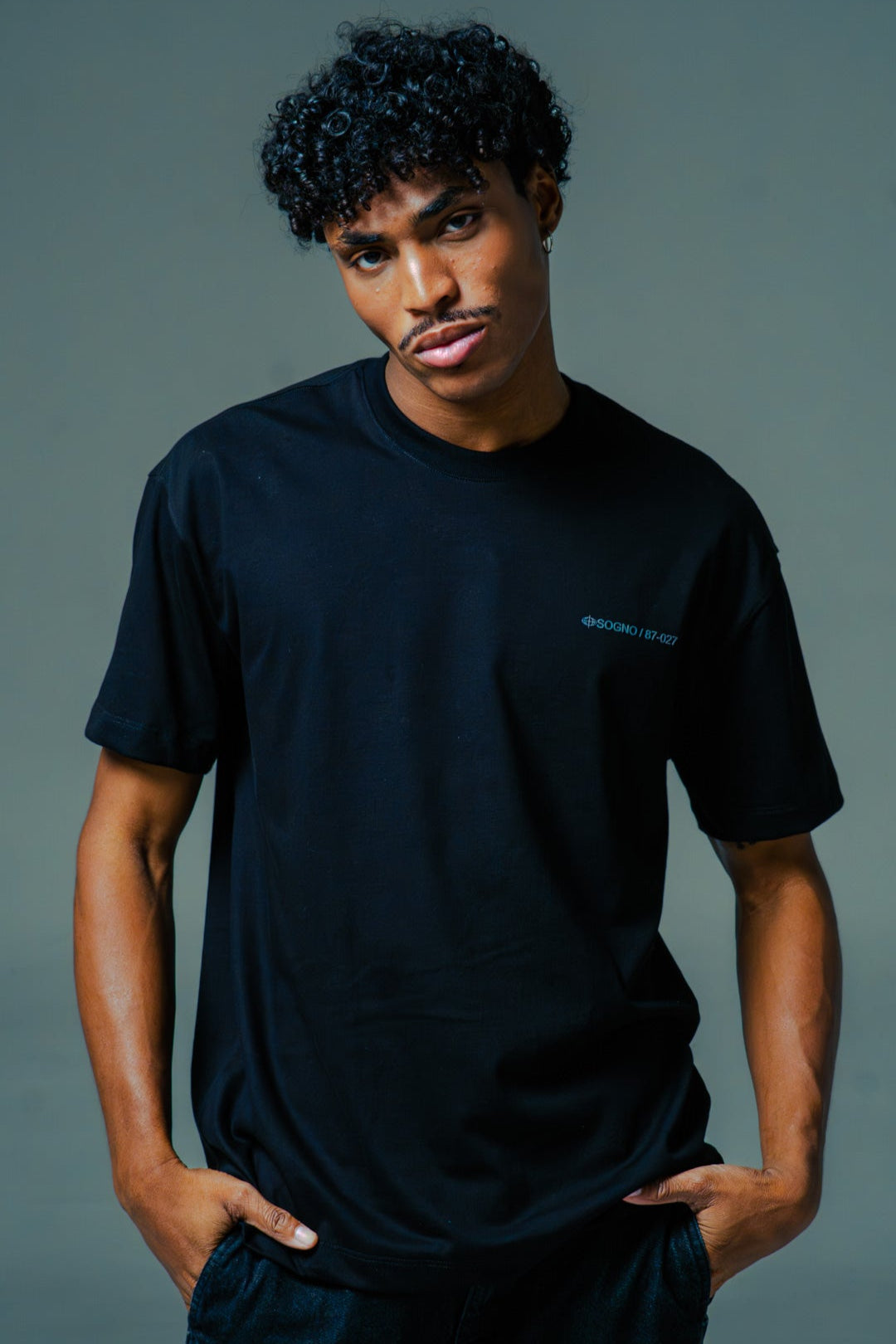 Camiseta Básica Regular-Negra