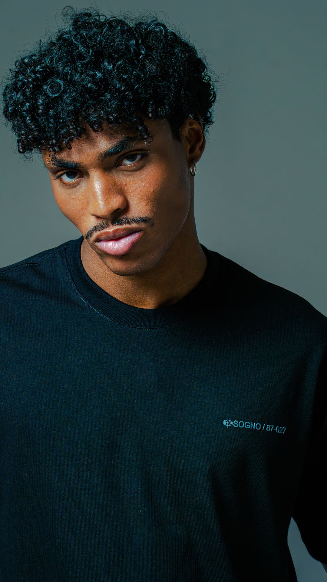 Camiseta Básica Regular-Negra