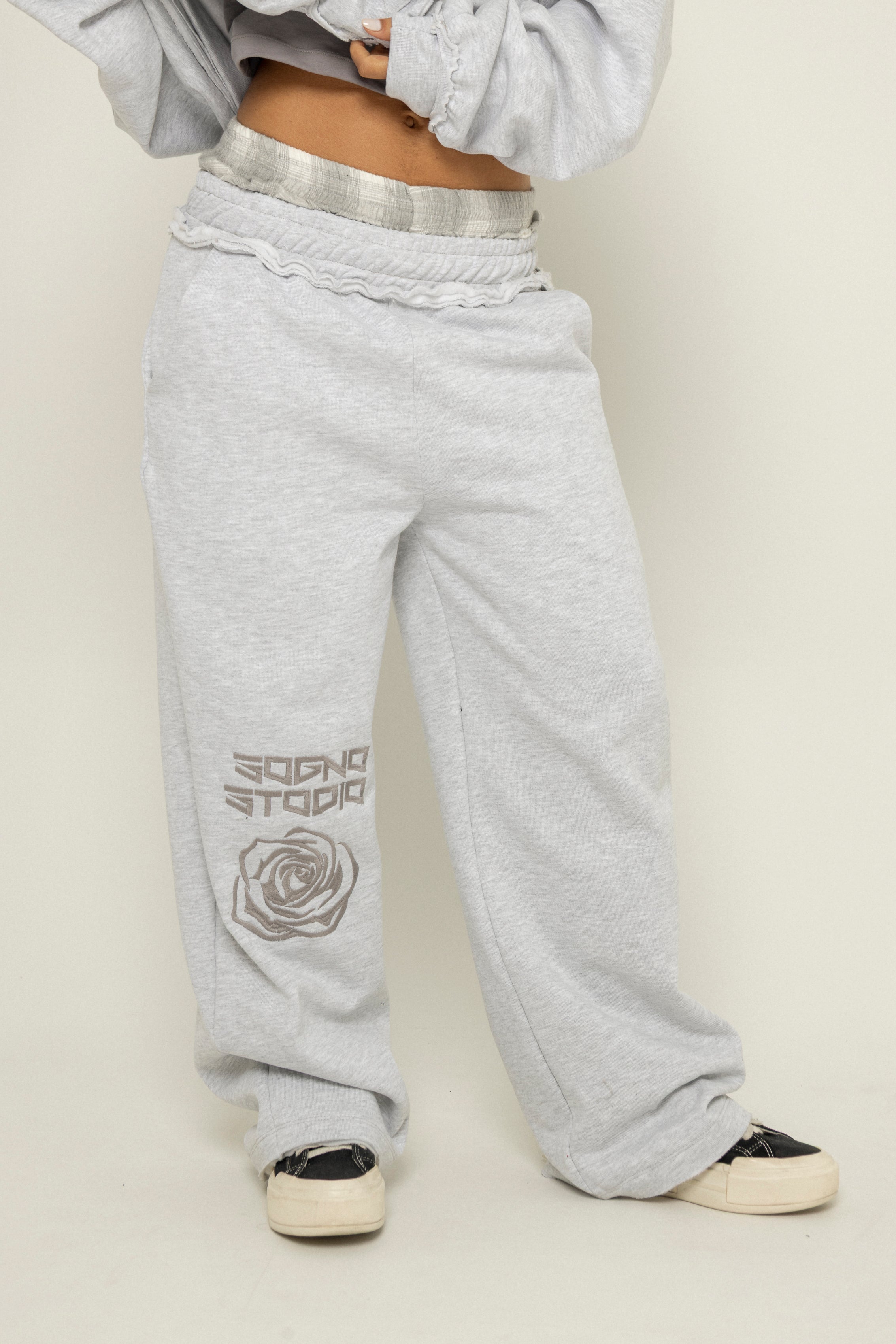 Sudadera Dama Rose Unspeakable-Gris