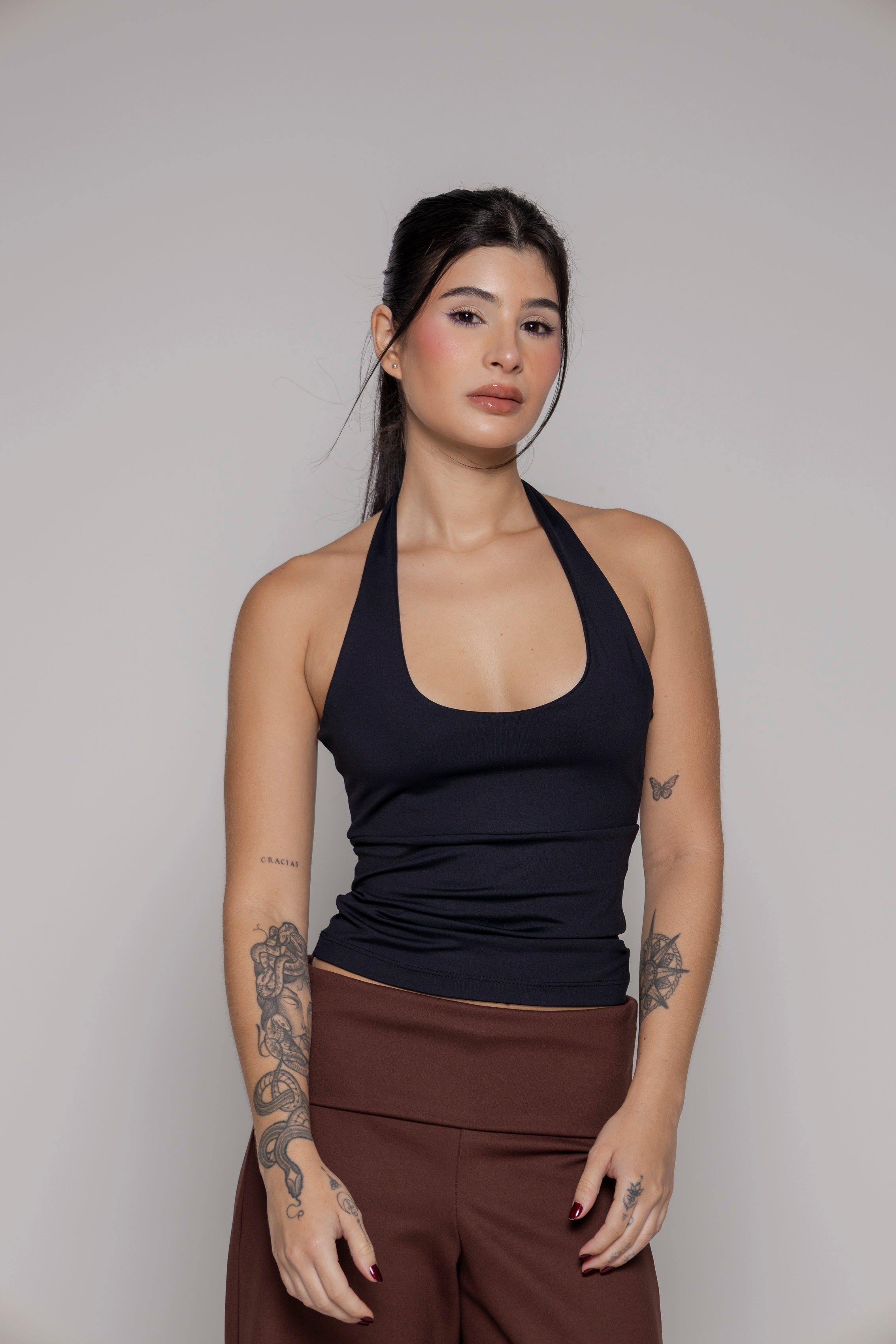 Top Remainder Halter-Negro