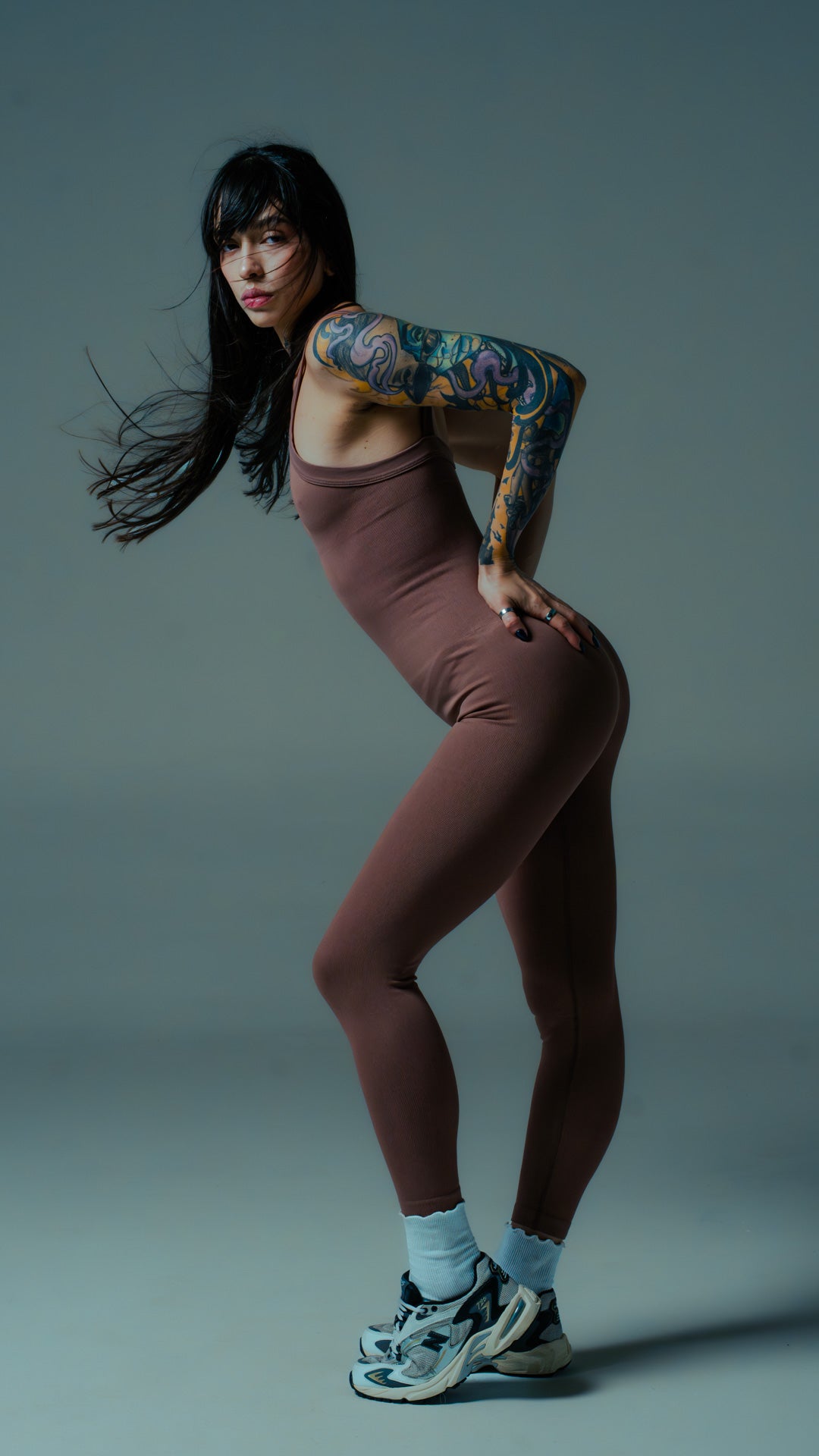JUMPSUIT SEAMLESS LARGO BORN TO CREATE-MARRÓN