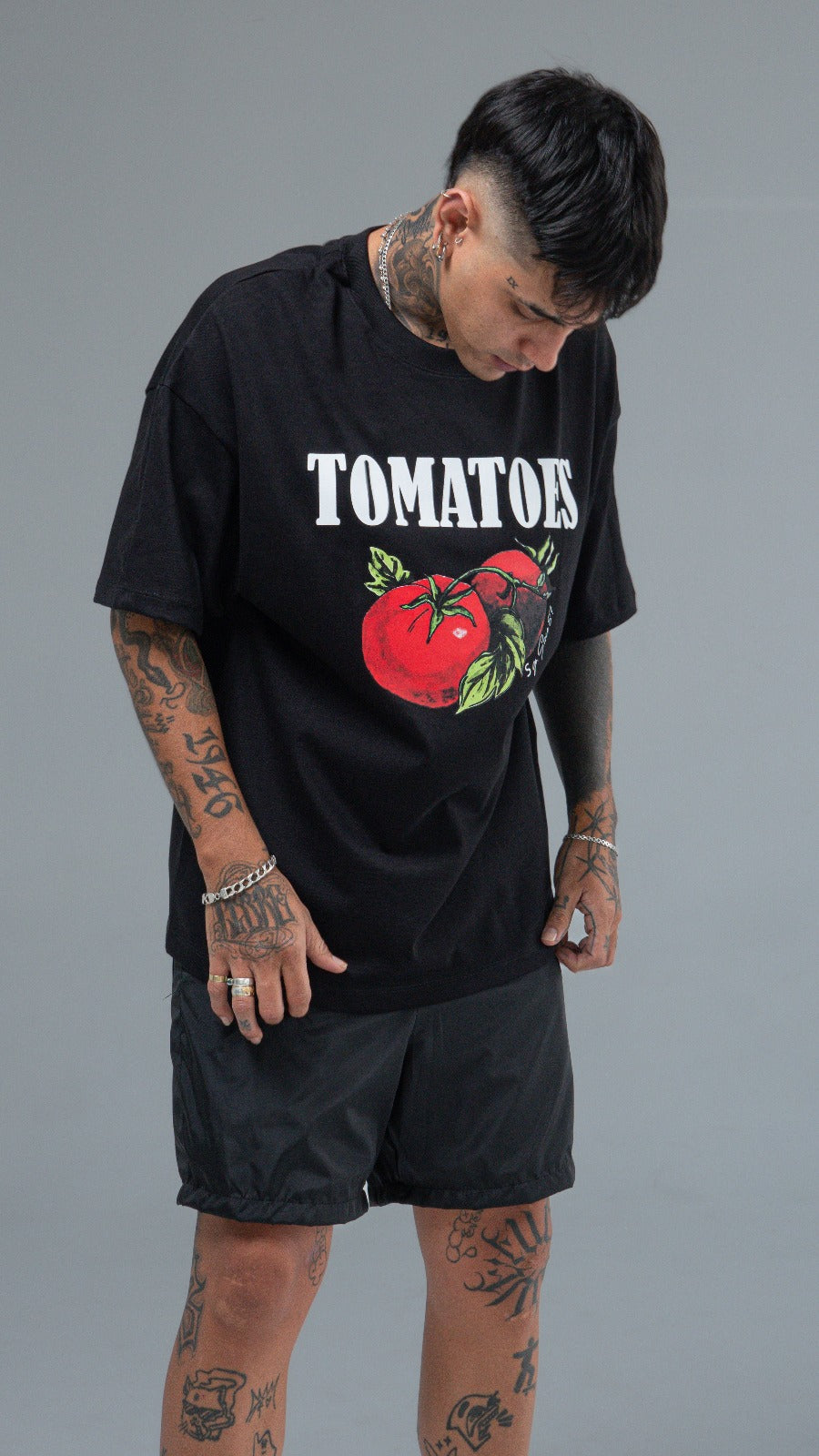 Oversized Tomatoes-Negro