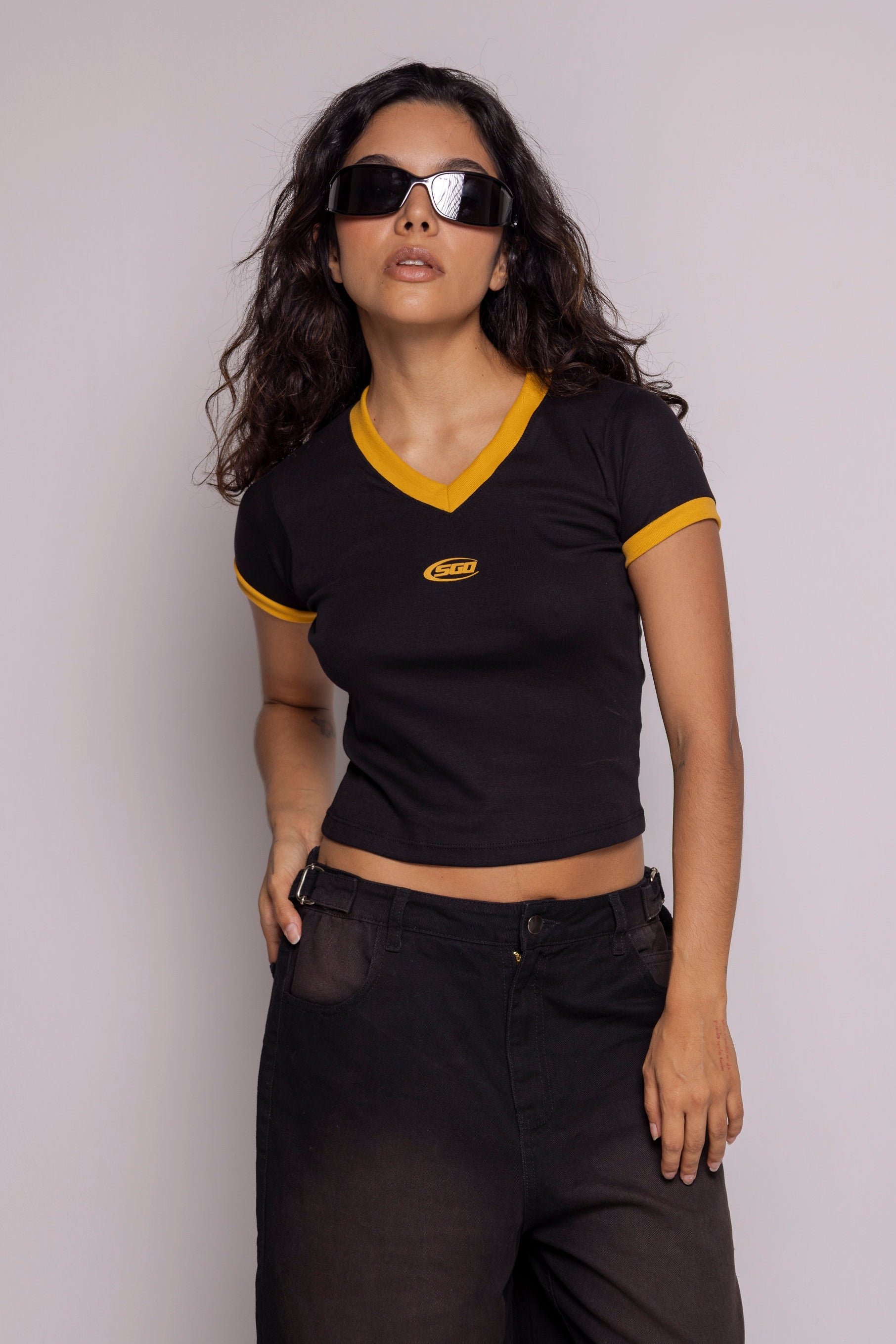Camiseta Motion Cuello V-Negro