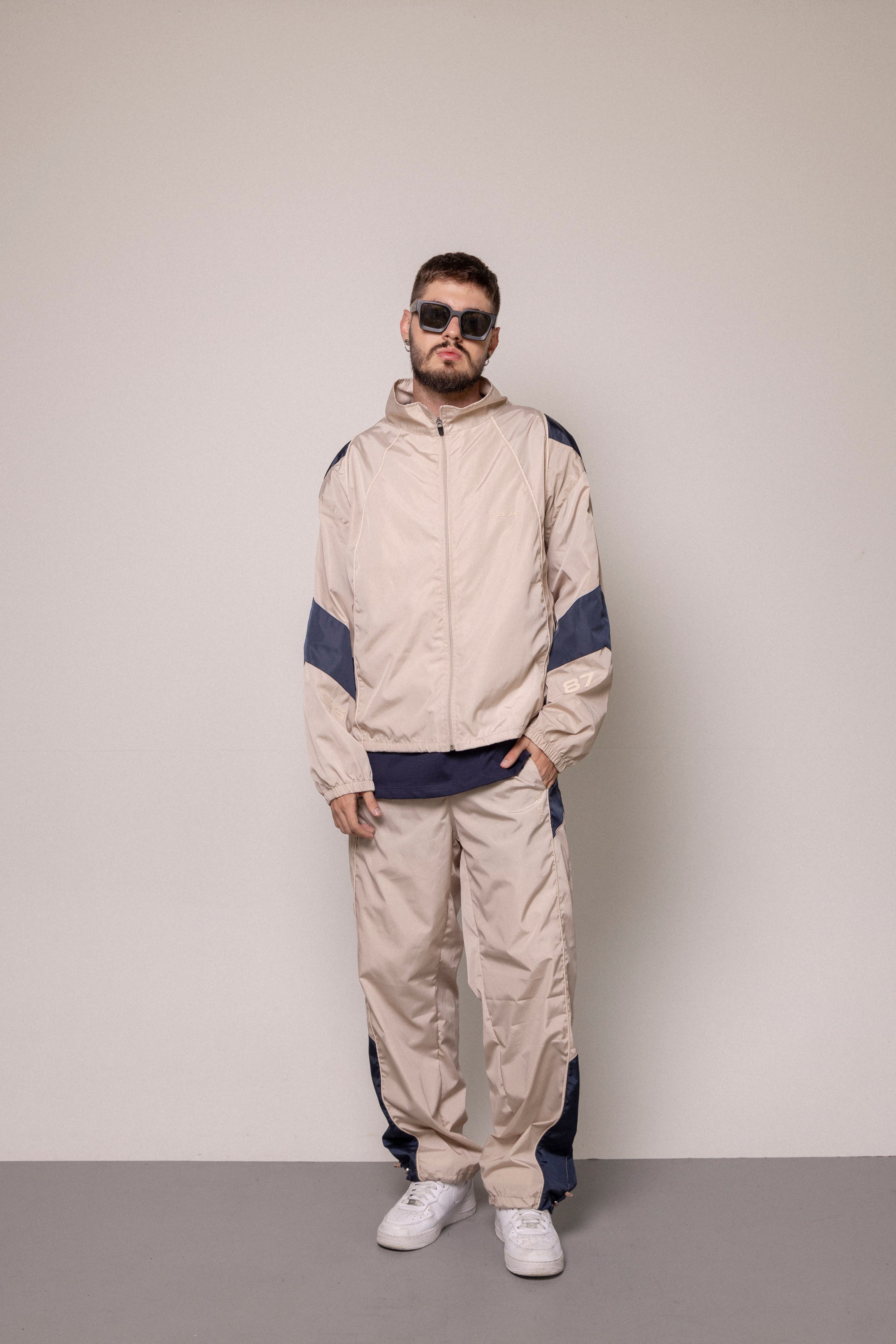 SET CHAQUETA Y SUDADERA ANTIFLUIDO-BEIGE