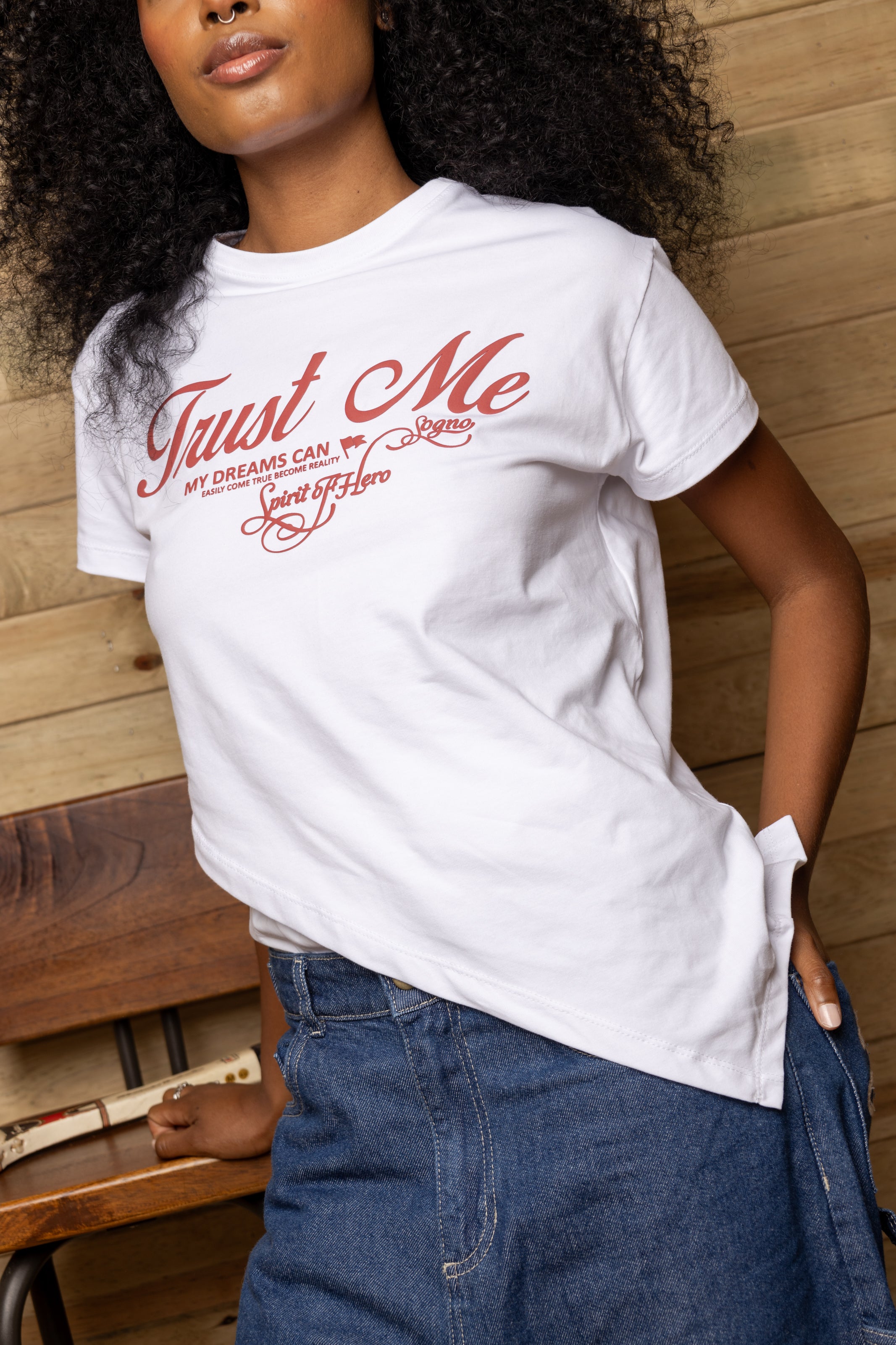 Camiseta Asimétrica Trust Me-Blanca