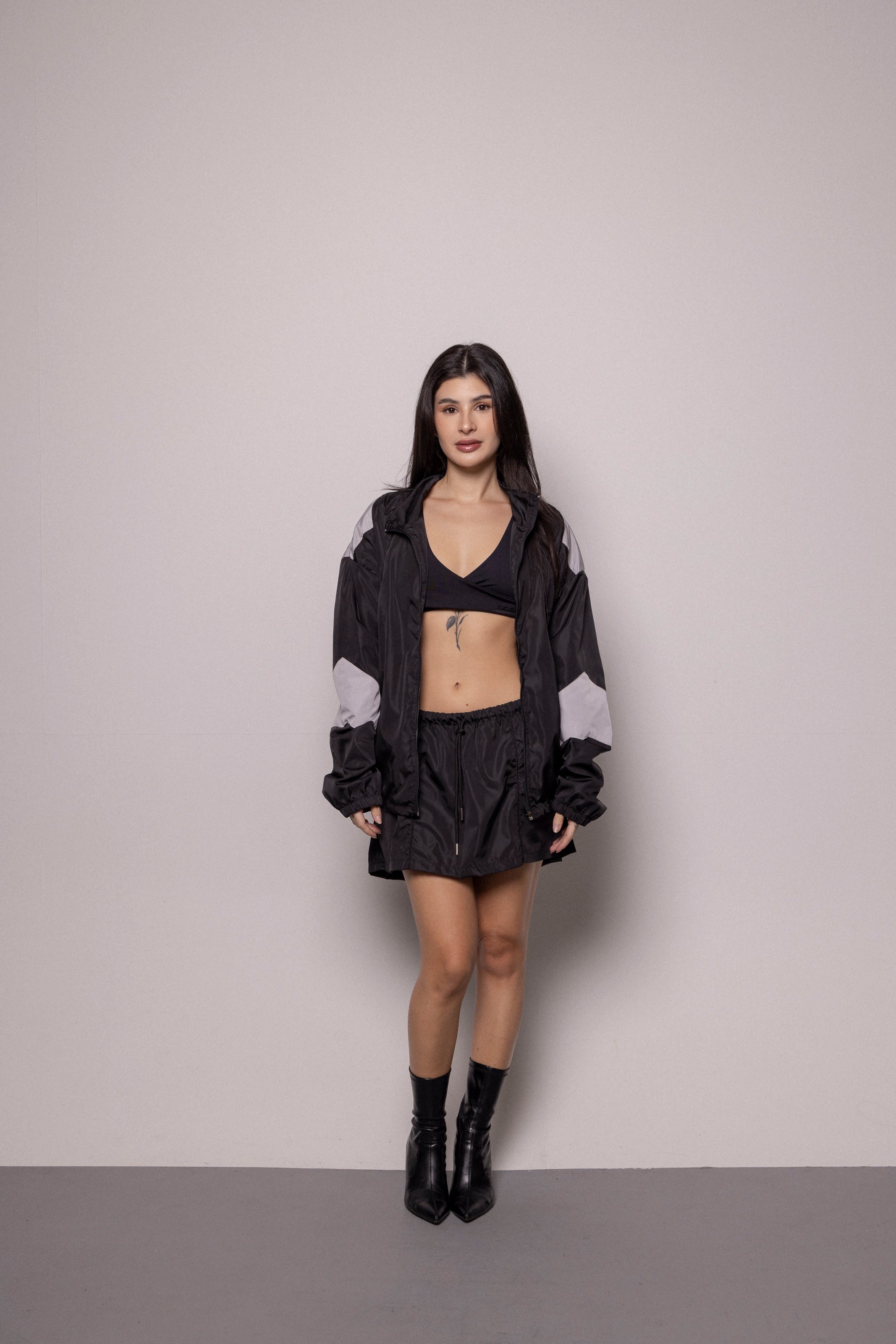 SET FALDA Y CHAQUETA ANTIFLUIDO-NEGRA