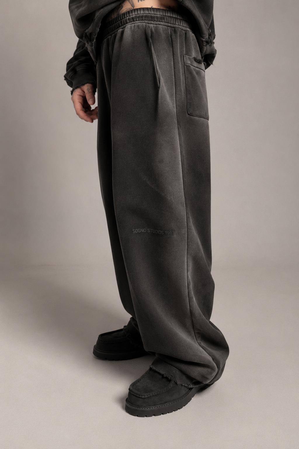 Sudadera Wide Leg Affirmation – Washed Negra